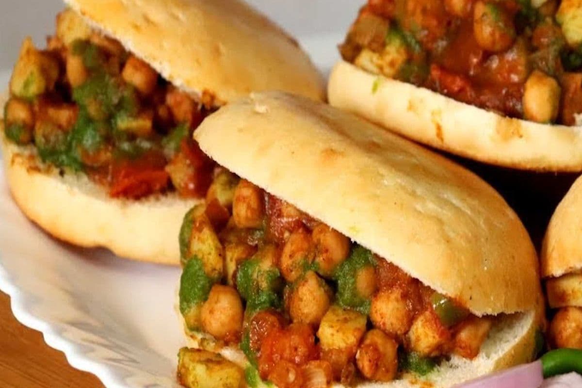 Kulche Chole (Stuffed 2 pcs)