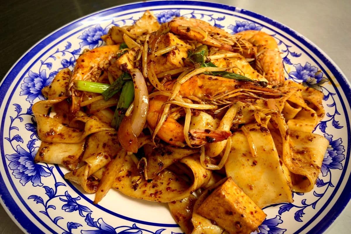 16. Noodles of Stir-Fried Seafood with Cumin