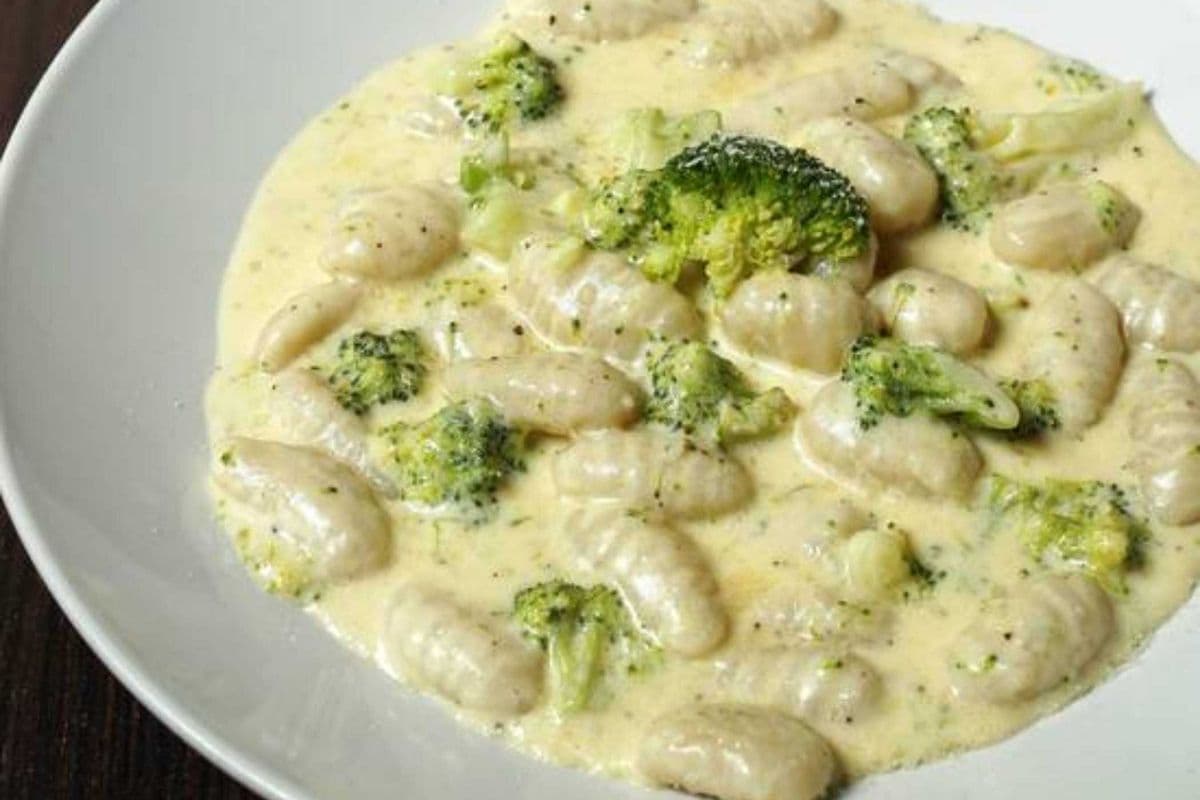 Gnocchi in Crema di Broccoli e Burrata