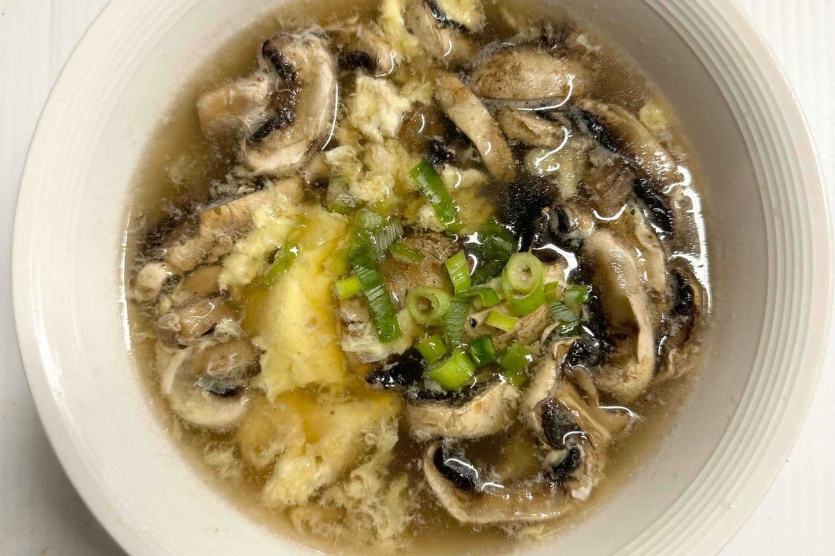 Egg Drop with Mushroom Soup (1 whisked egg, a handful of mushroom, consomei soup)