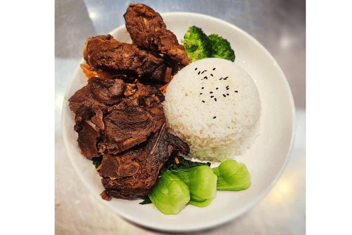 Rice with Roasted Pork Ribs 酱烧猪骨盖饭
