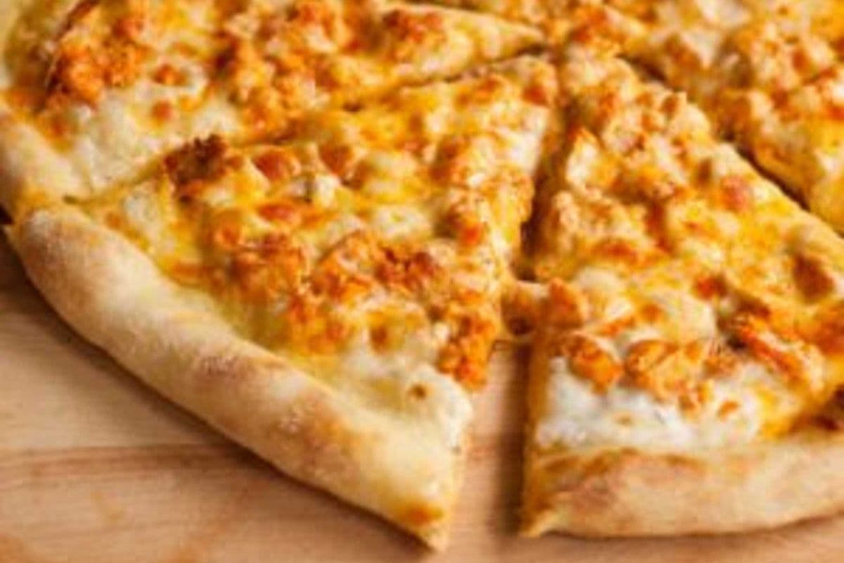 6. 16" Extra-Large Chicken Buffalo Pizza