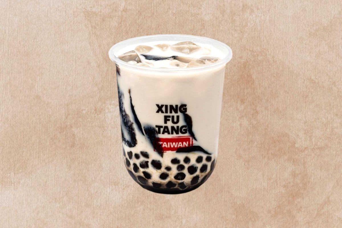 Brown Sugar Pearl and Herbal Jelly Milk 仙氣山水畫 (黑糖珍珠仙草鮮奶)