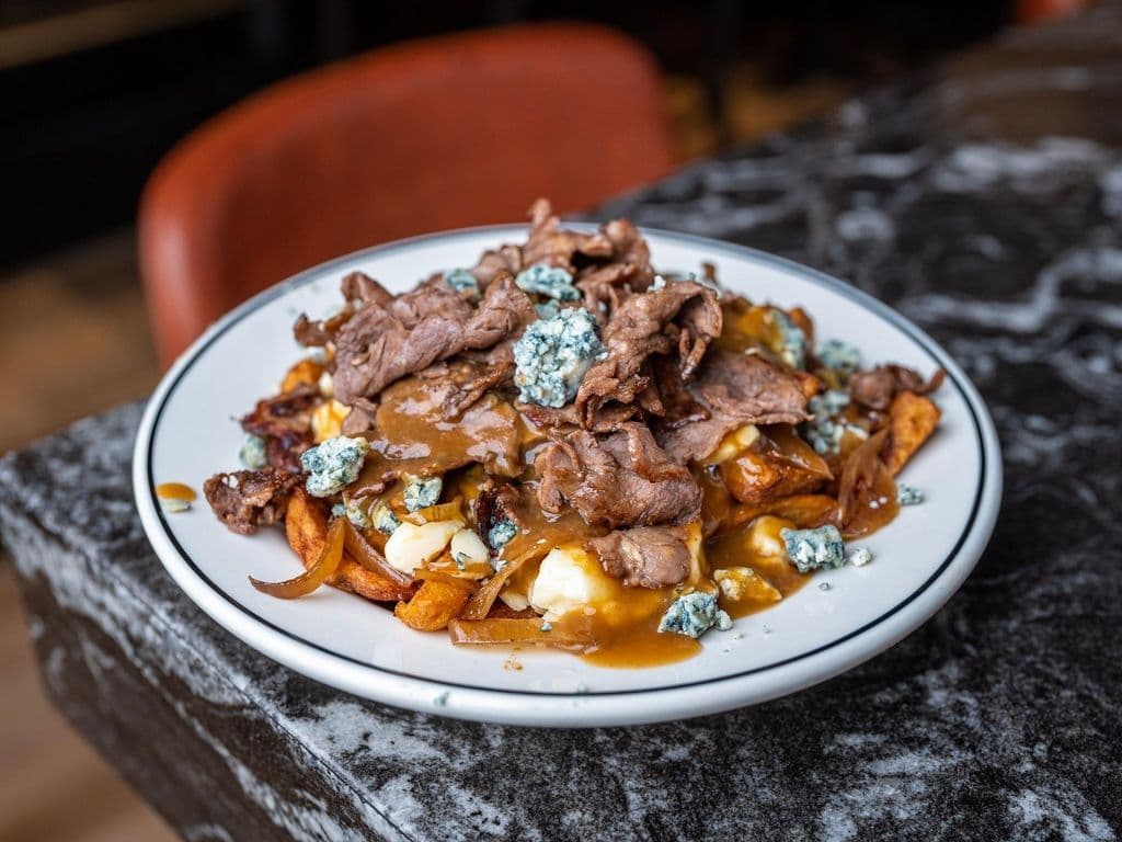 NOIR & BLEU POUTINE/ BLACK & BLUE POUTINE