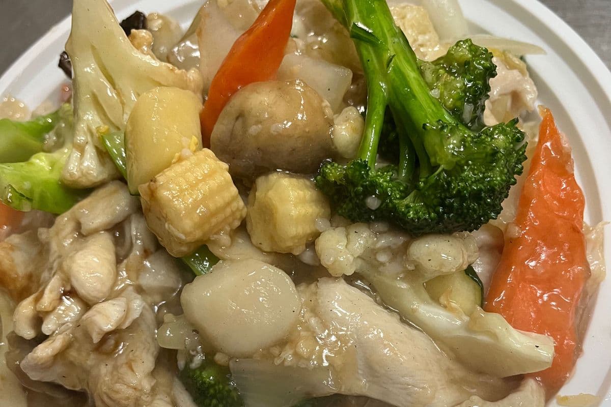 Chicken with Mixed Vegetables on Rice鸡什才饭