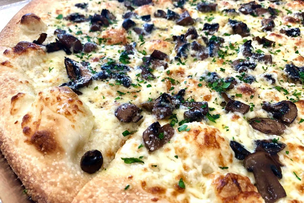 18" Lush Mush Pizza