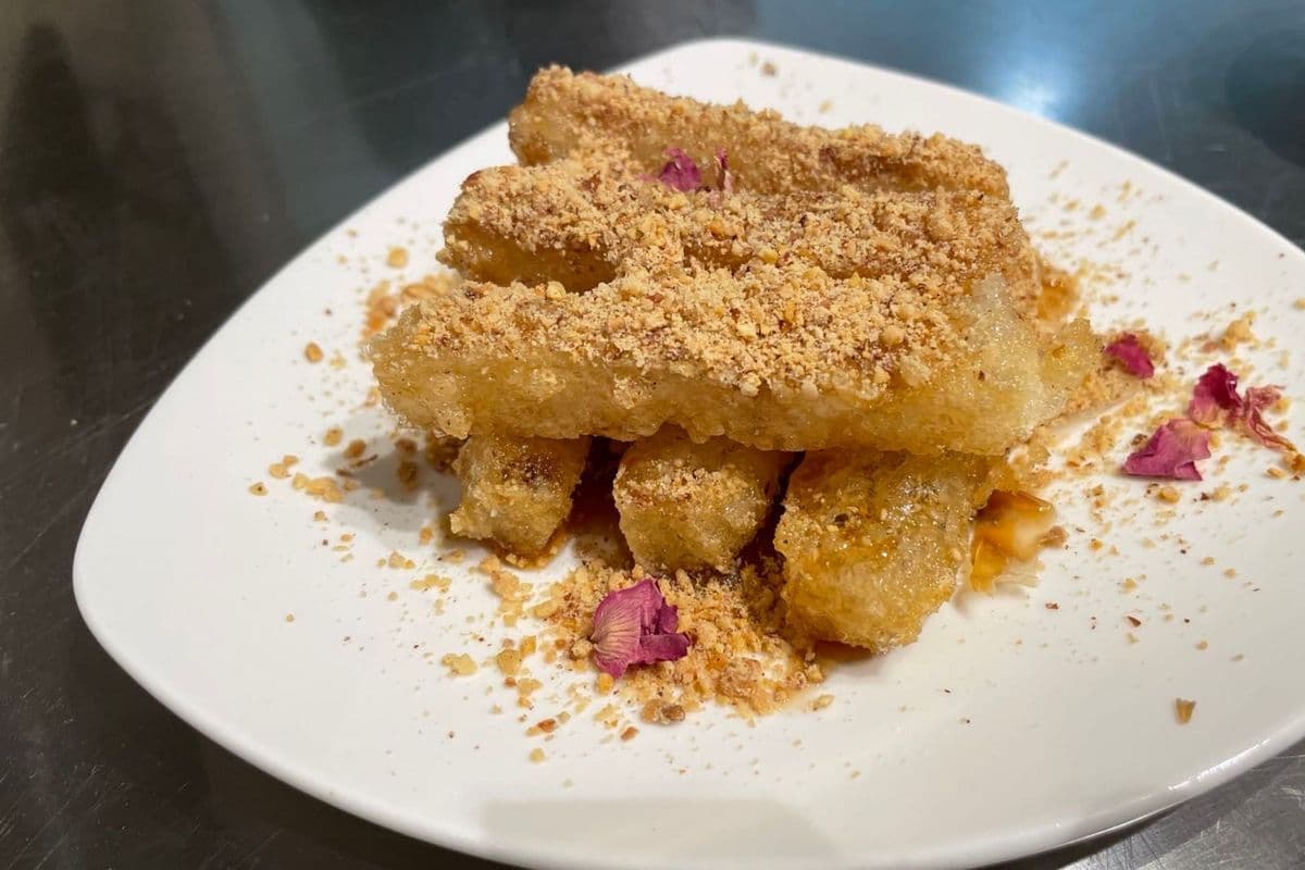 Fried Rice Cake Topped with Brown Sugar Sauce and Crushed Peanuts (红糖糍粑)