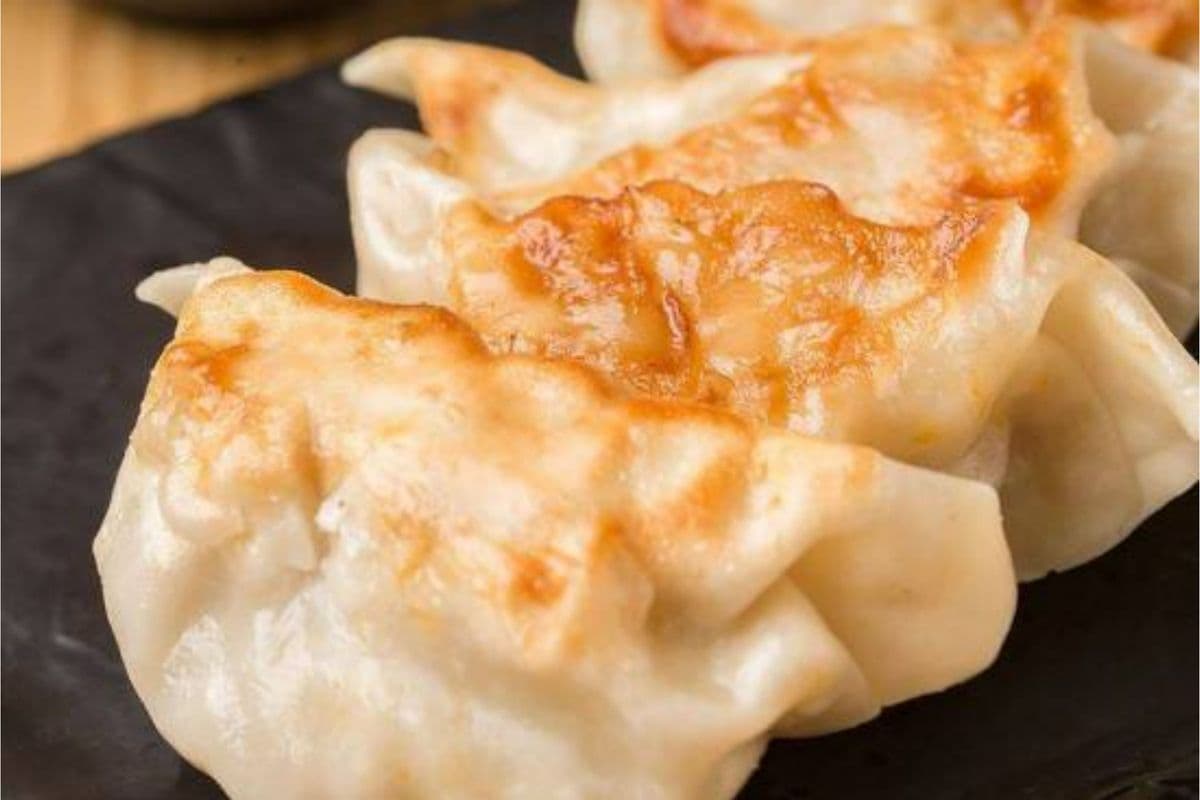 Fried Sauerkraut Pork Dumplings / 煎猪肉酸菜饺子