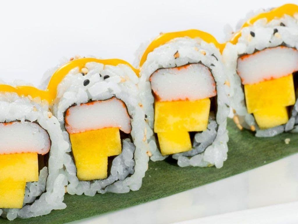 SM09 Mango Crab Roll (6 pcs)