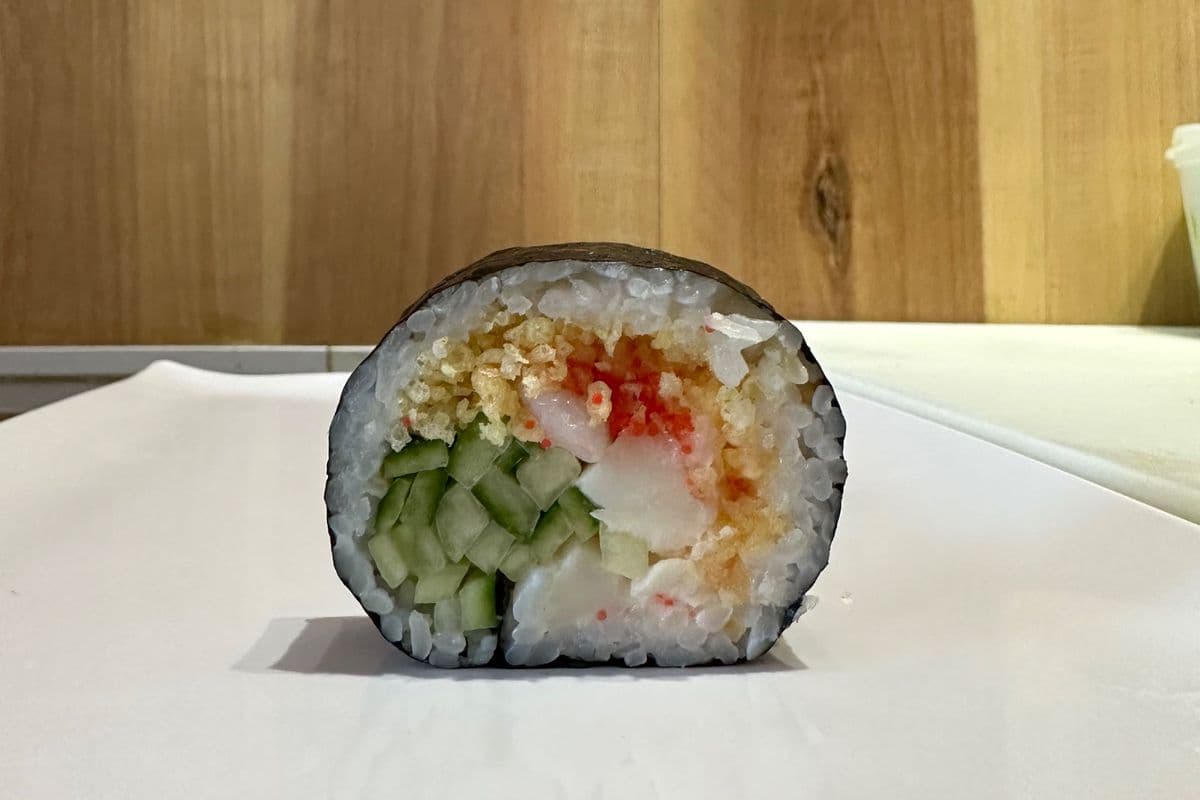 69C. Rouleau futomaki au pétoncle épicé / Spicy Scallop Futomaki Roll
