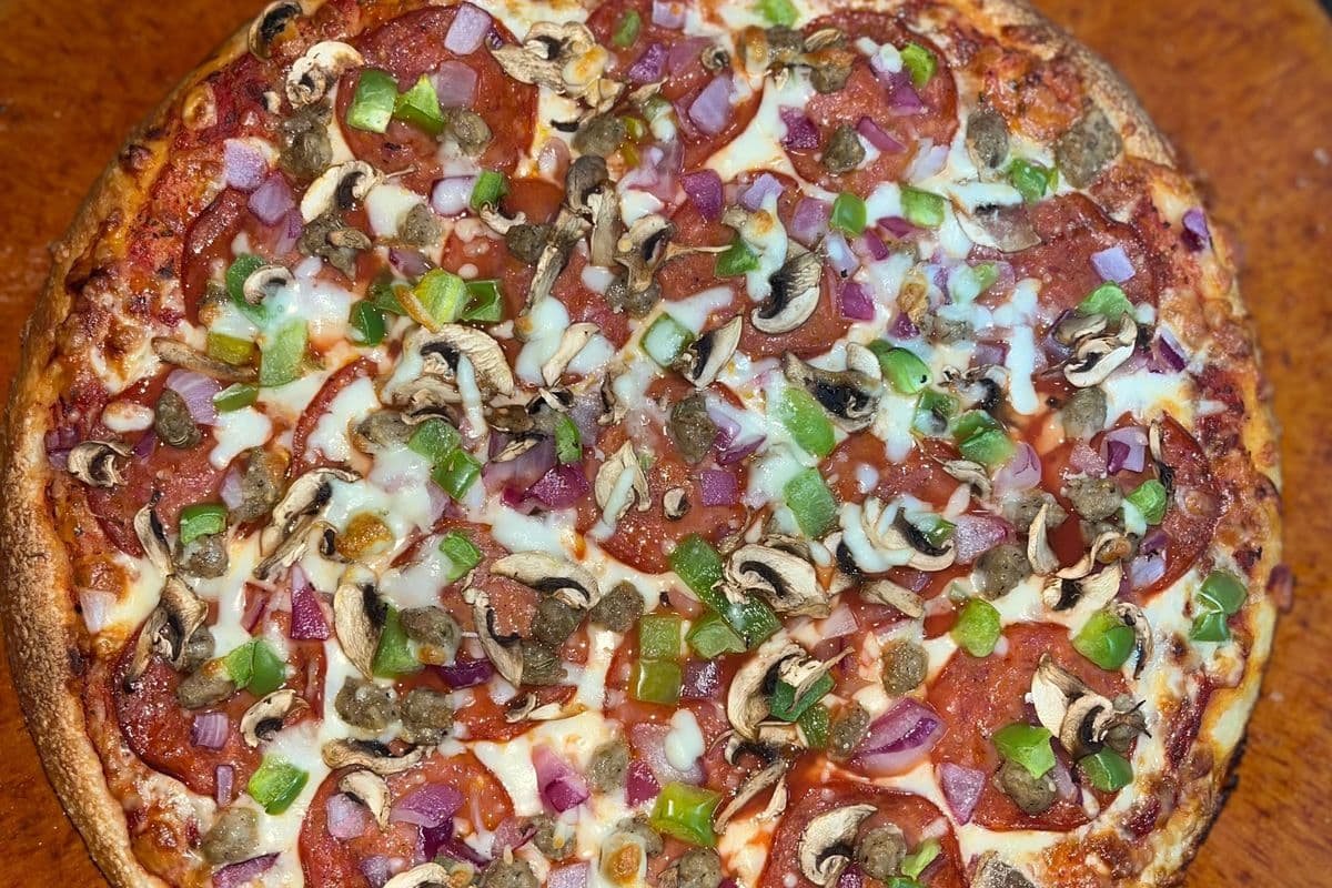 3. 10" Small Deluxe Pizza