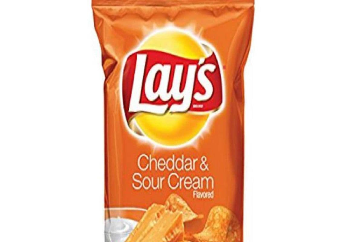 Lays Cheddar N' Sour Cream (220 g)