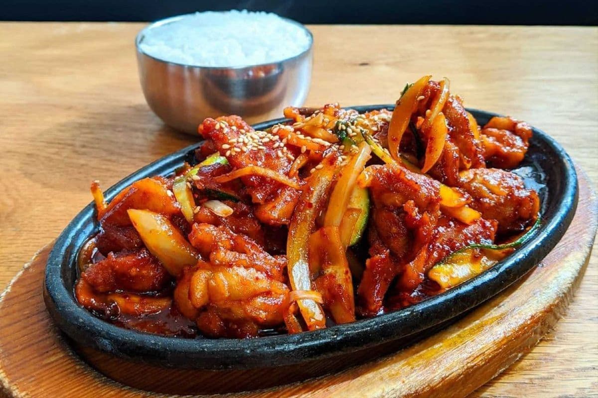 G4. Spicy Chicken With Rice (Dak Galbi)