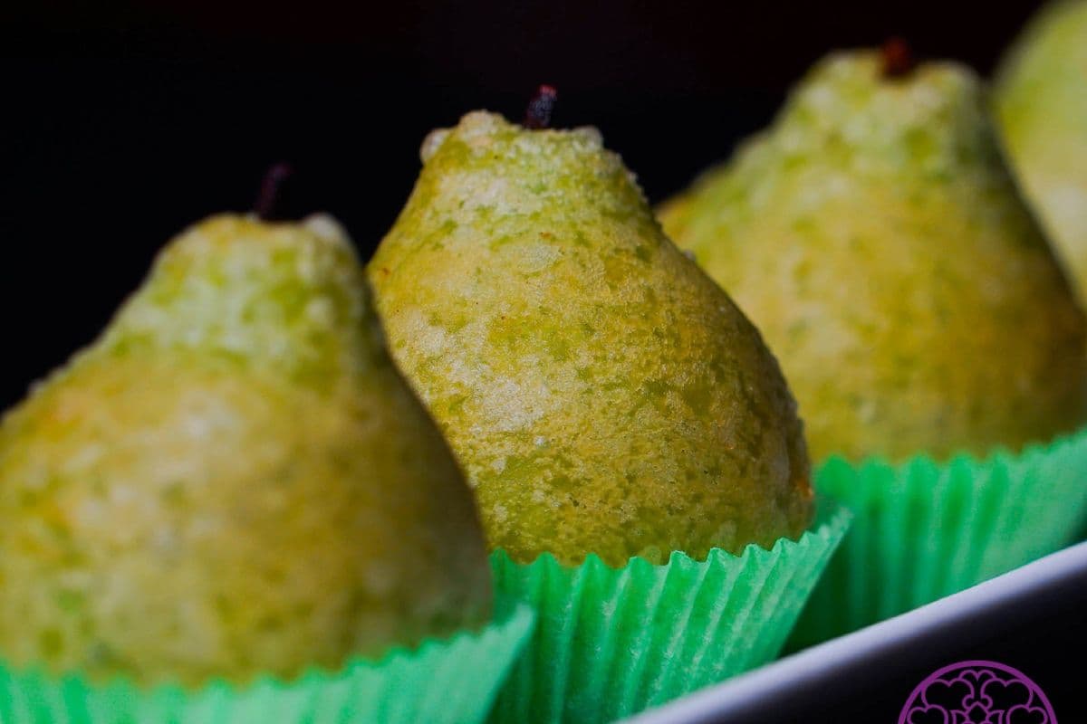 D5. Matcha Black Sesame Flowing Pear - 抹茶黑芝麻流心啤梨