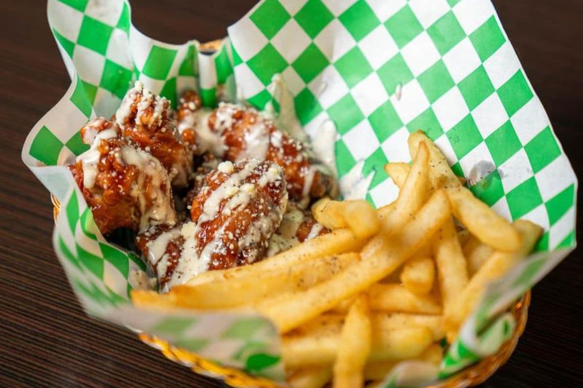 Boneless Wings and Fries