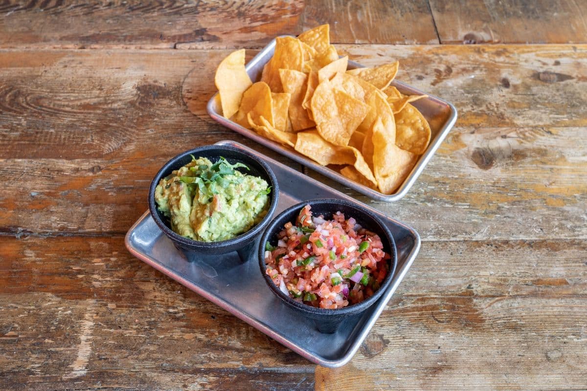 Guacamole + chips