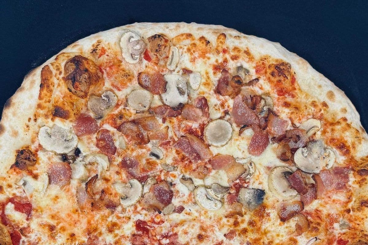 Pizza Champignons Bacon Large / Large Mushrooms and Bacon Pizza