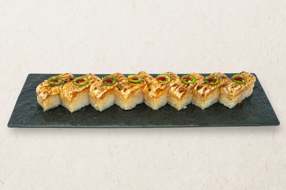 Spicy Tuna Aburi Oshi (Seared and Spicy) (8 pcs)