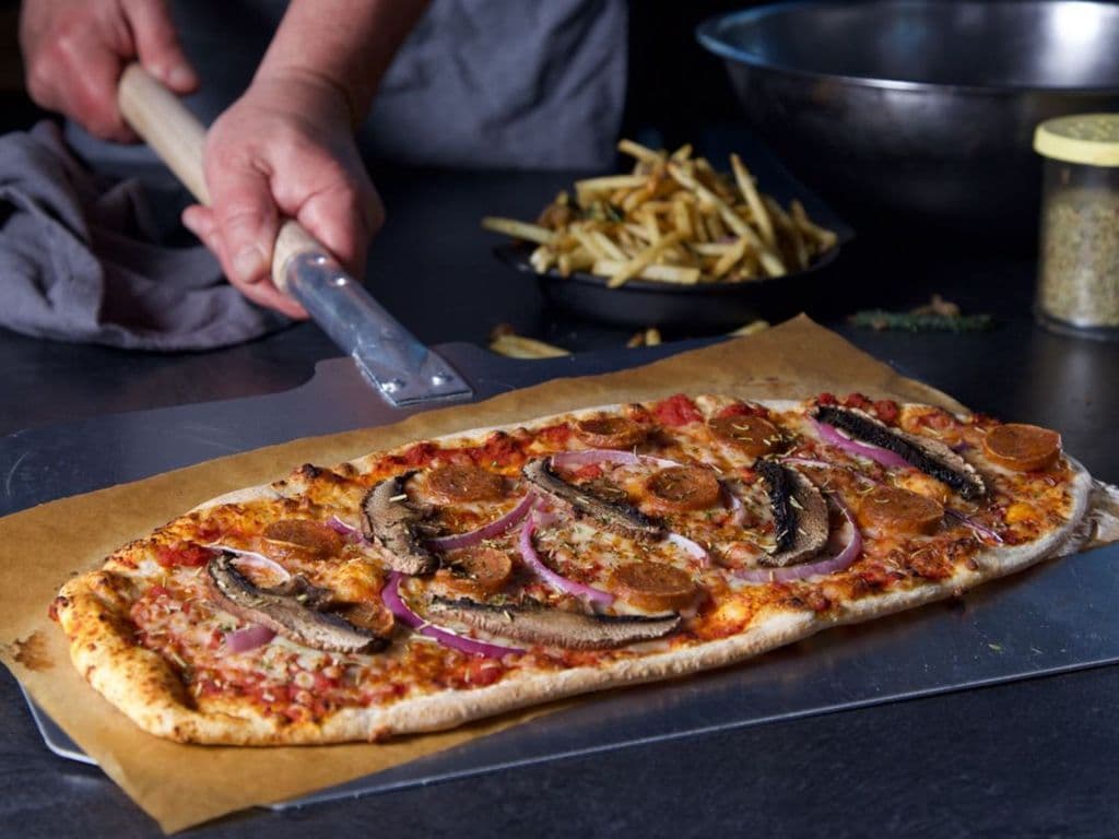 Pizza Salscicia E portobellos