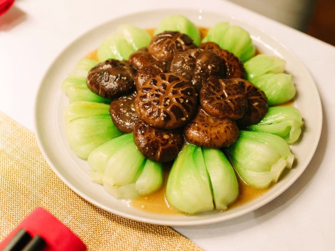Chinese Mushroom with Seasonal Vegetables / 北菇扒時菜
