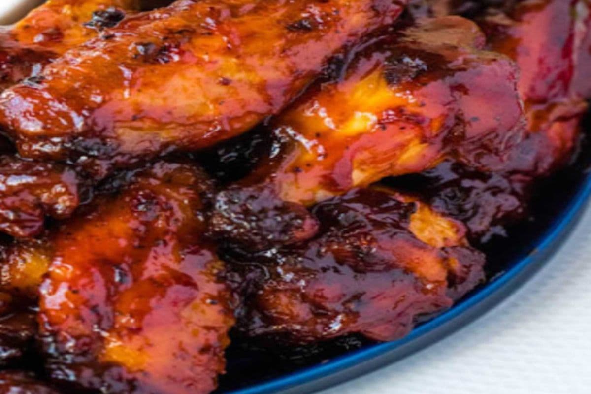 BBQ and Honey Garlic Wings - 1Lbs