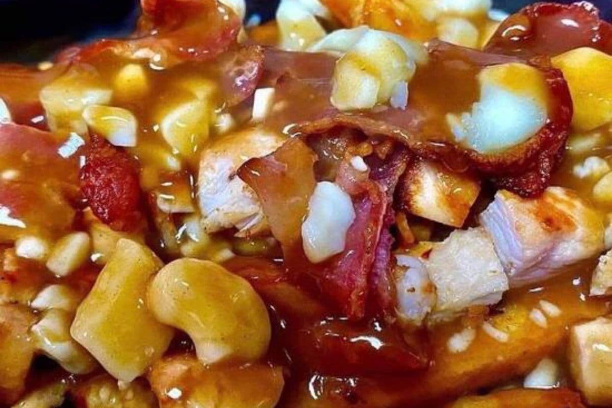 Large Chicken Bacon Poutine (840 g)