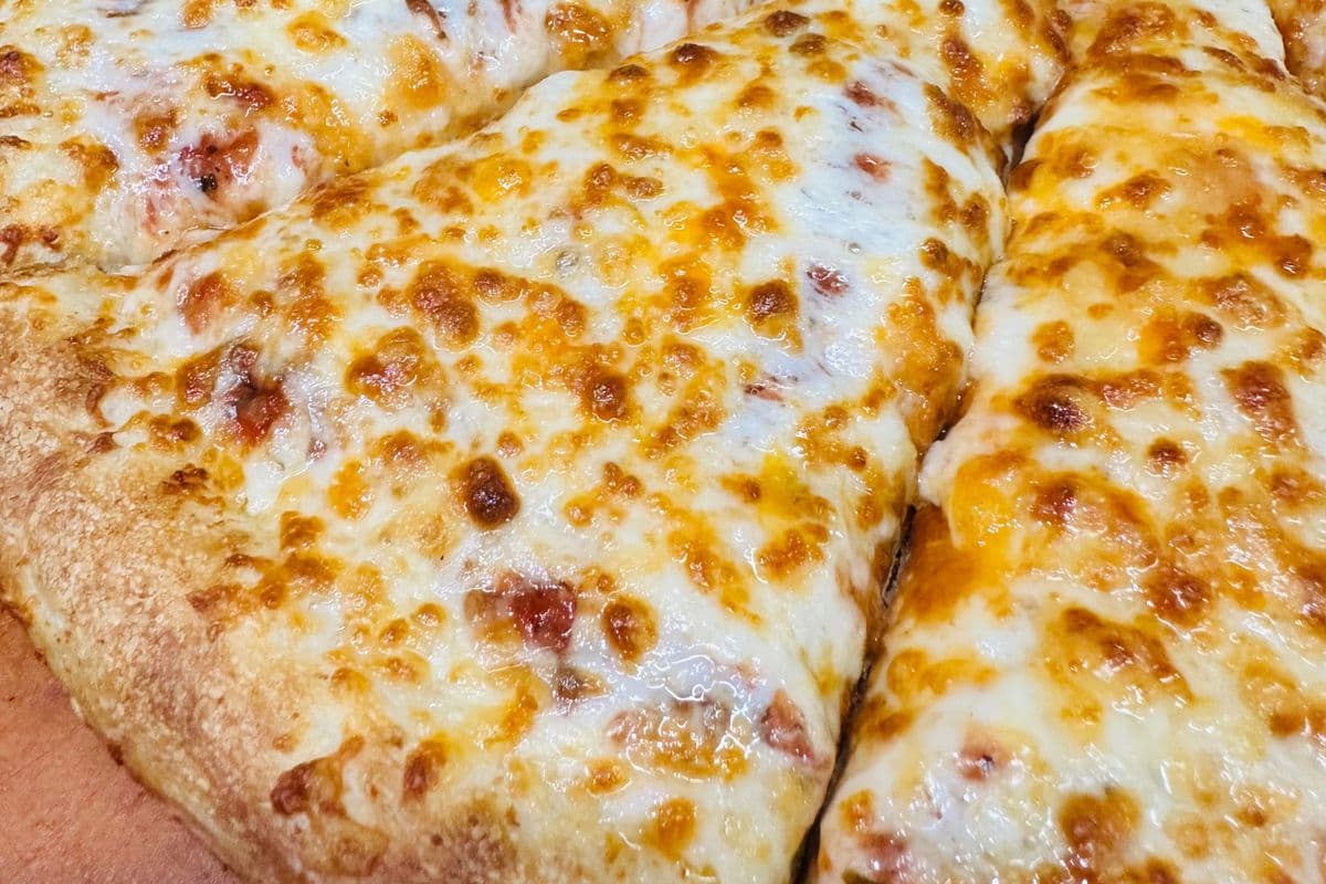 9. Medium Cheesy Cheese Pizza