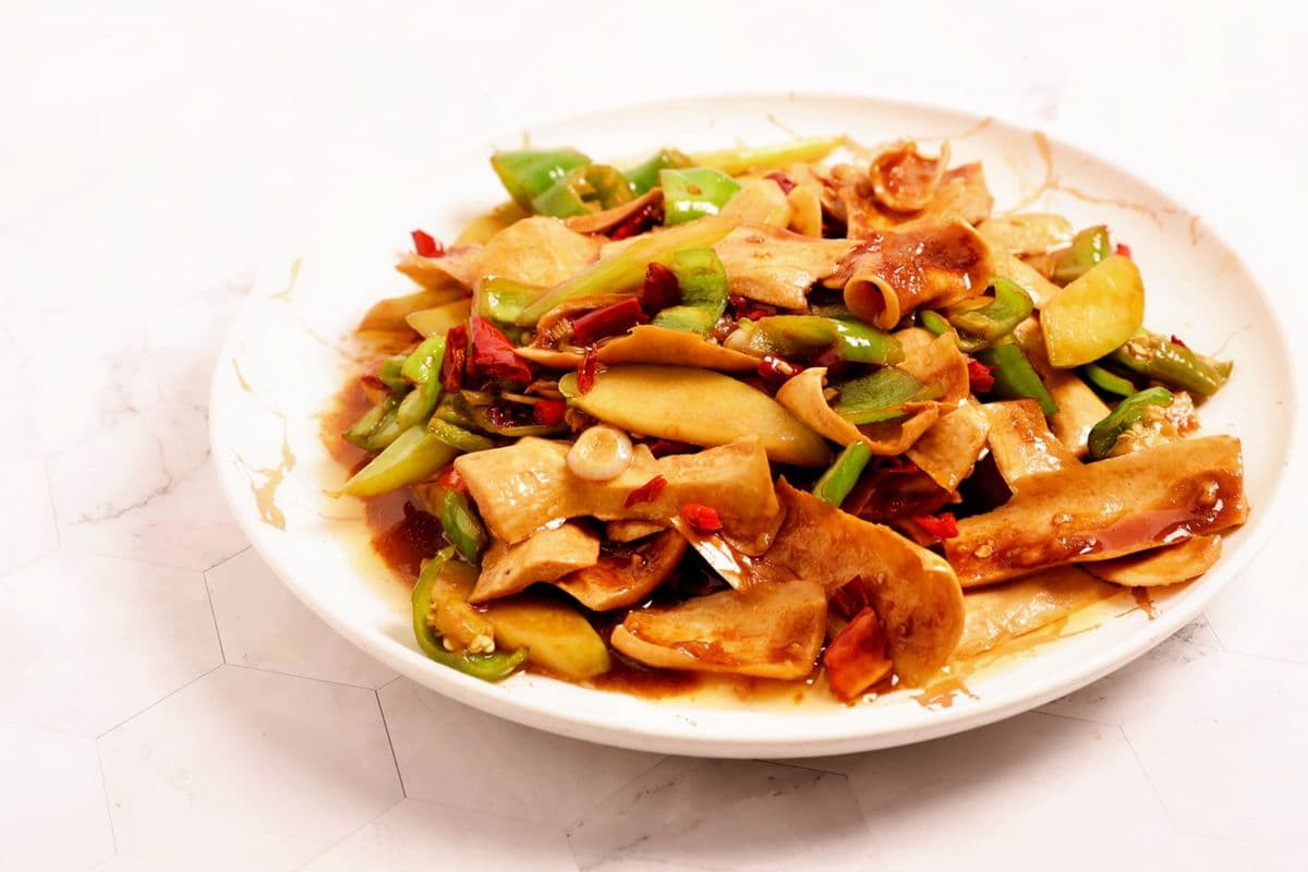 146. Stir-Fried Pork Cow Throat and Chayote - 火爆黄喉