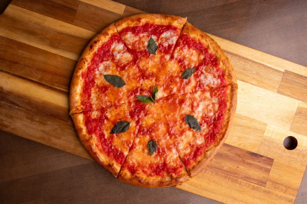 Medium Classic Margherita Pizza