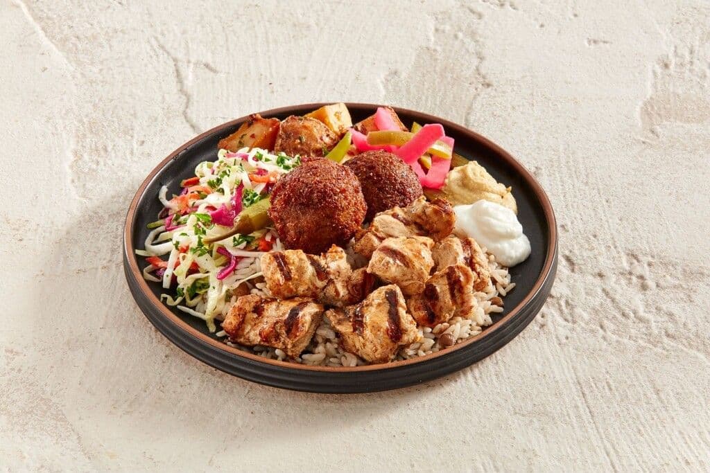 Falafel & Shish Taouk Plate / Falafel et brochettes de poulet