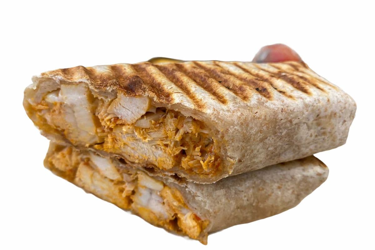 Wrap au poulet Piri Piri mariné dans une sauce chipotle / Piri Piri Chicken Wrap Marinated in Mild Chipotle Sauce