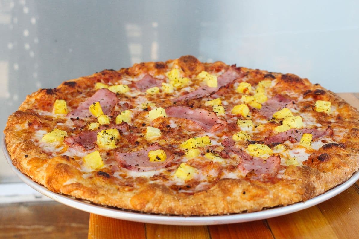 Medium Anchors Away Hawaiian Pizza