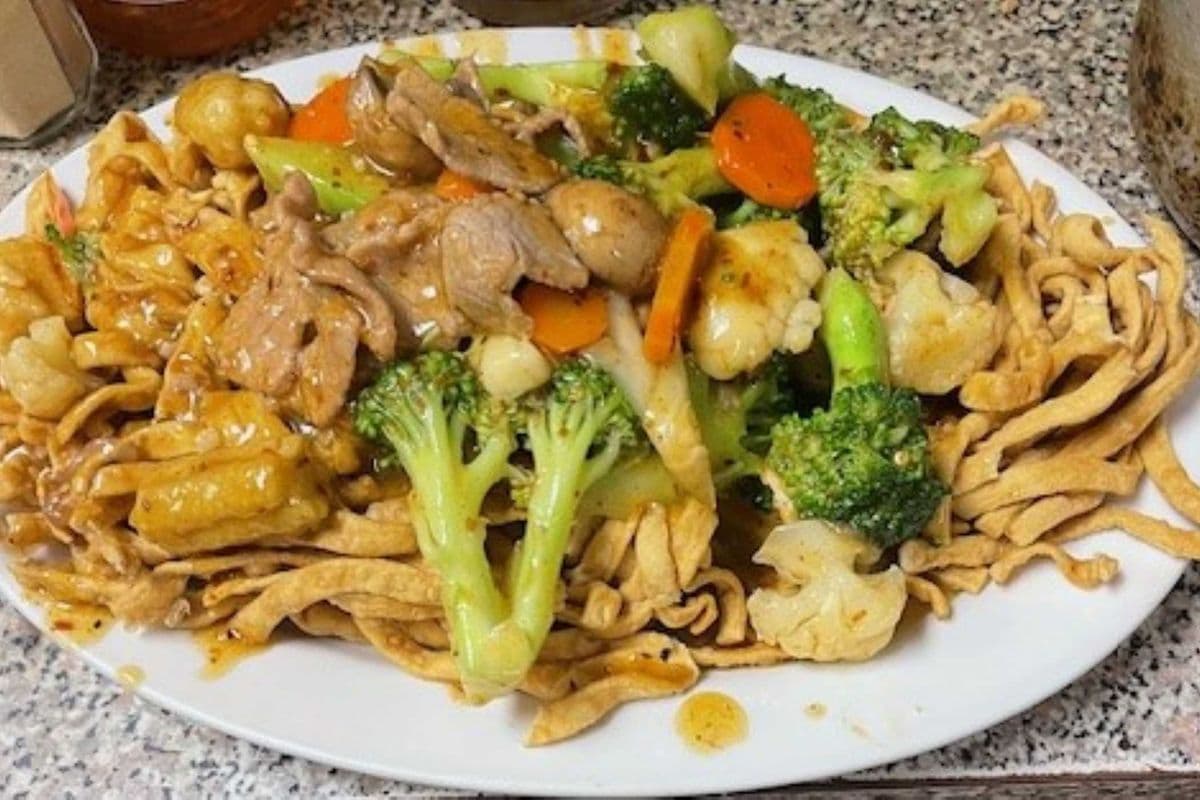 52A. Satay Chicken with Vegetables and Egg Noodle (Soft or Crispy)