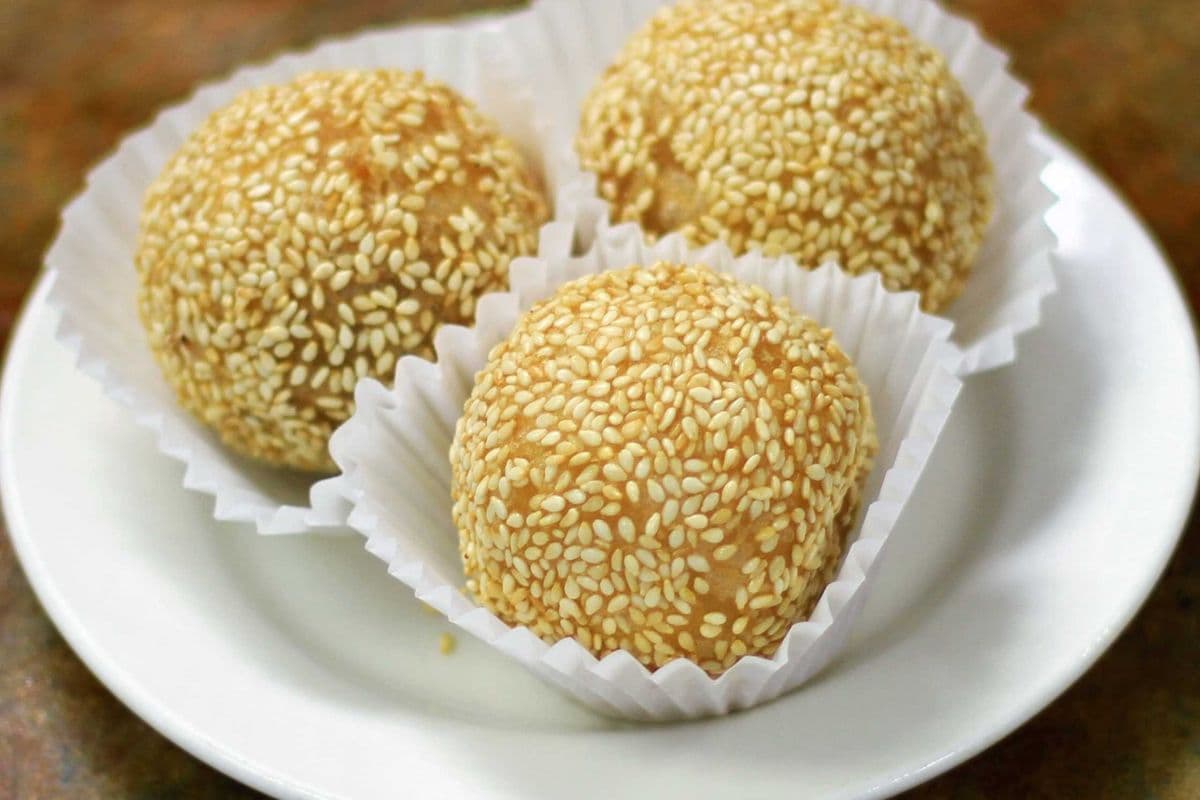 Deep-Fried Lotus Seed Sesame Balls