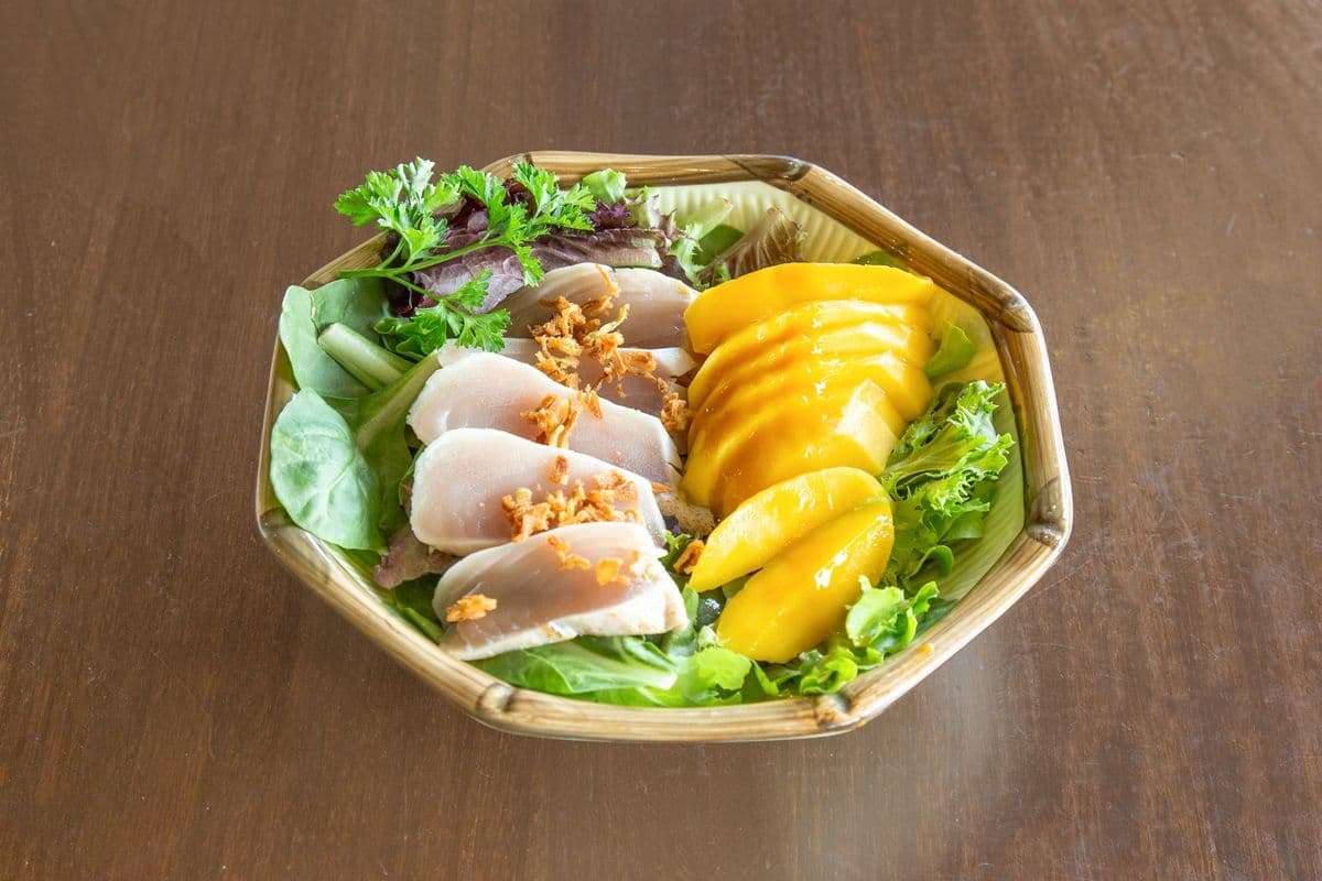 Tuna Tataki Mango Salad