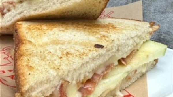 Smokey Apple & Bacon Grilled Cheese