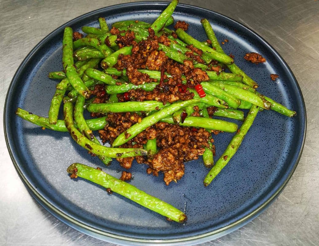 P6. Wok Fried Green Beans 干煸豆角