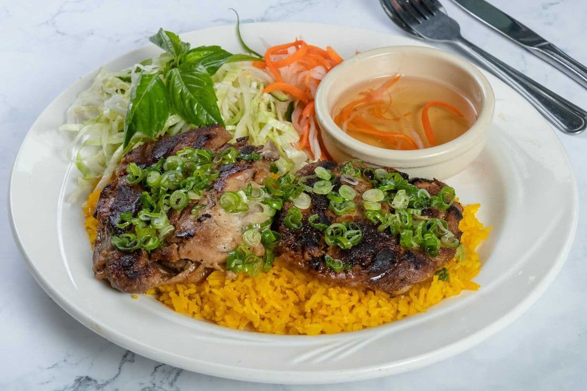 47. Grilled Lemon Grass Chicken with Fried Rice (Cơm Chiên Gà Ướp Sả) (香茅雞炒飯)