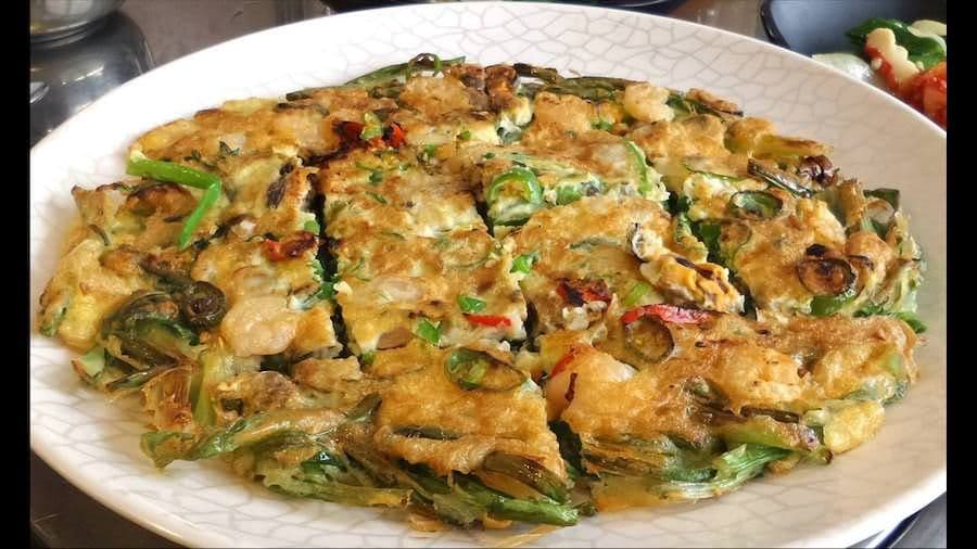 6. Crêpe aux Echalottes / Pancake with Green Onions (Pa Jeon)