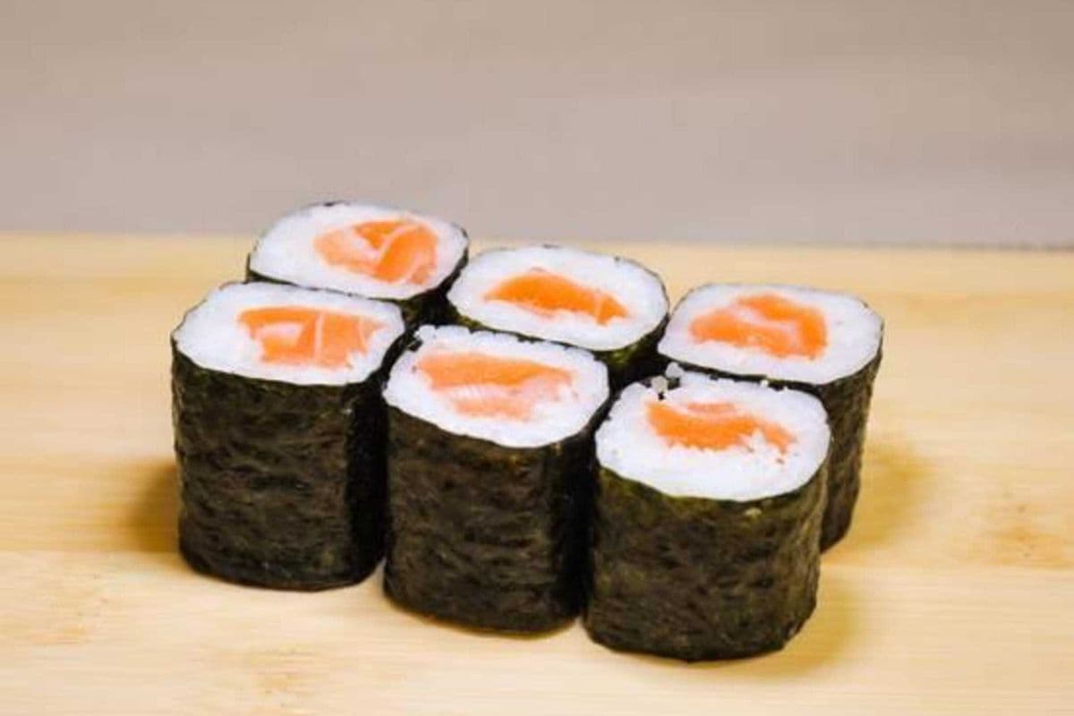 Salmon Roll (6 pcs)