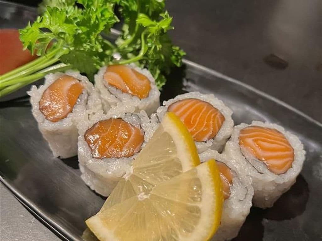 Salmon Maki 6pcs