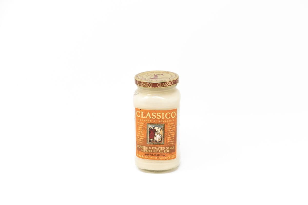 Classico Alfredo and Roasted Garlic Sauce (410 ml)