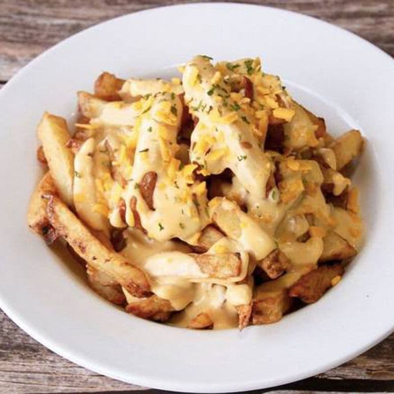 Petite Frites sauce fromagĂšre / Small Fries with Cheese Sauce