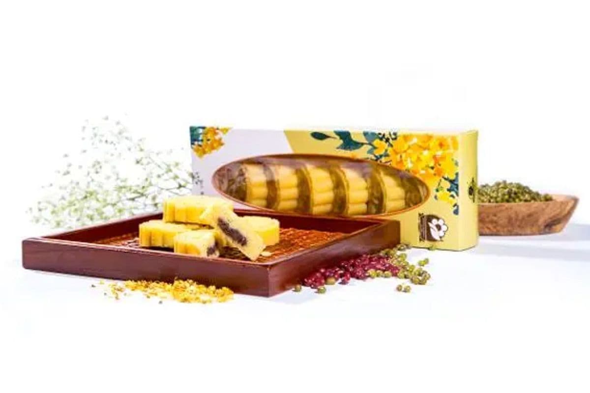 Osmanthus and Adzuki Bean Cake 桂花红豆馅绿豆糕