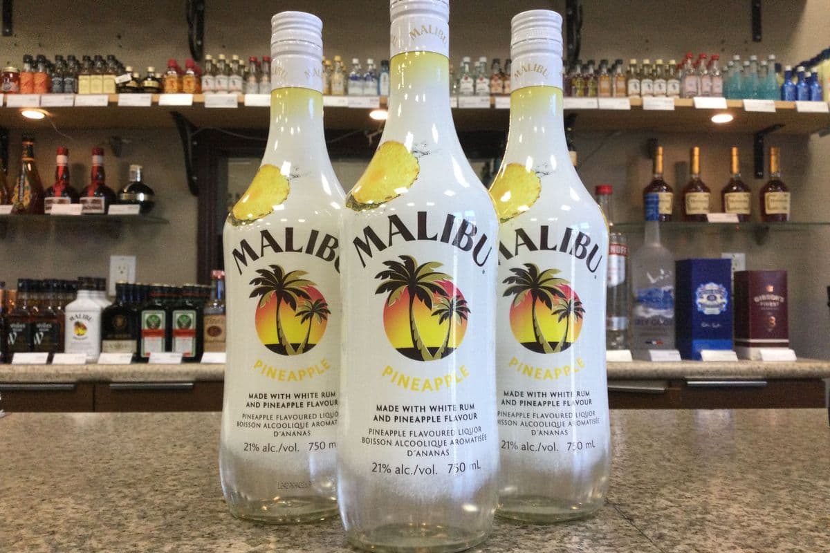Malibu Pineapple Rum (1 x 750 ml)