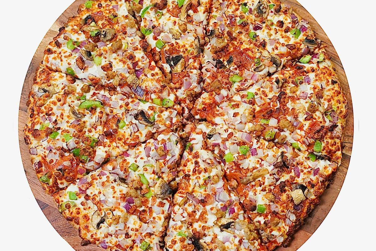 Medium Deluxe Pizza