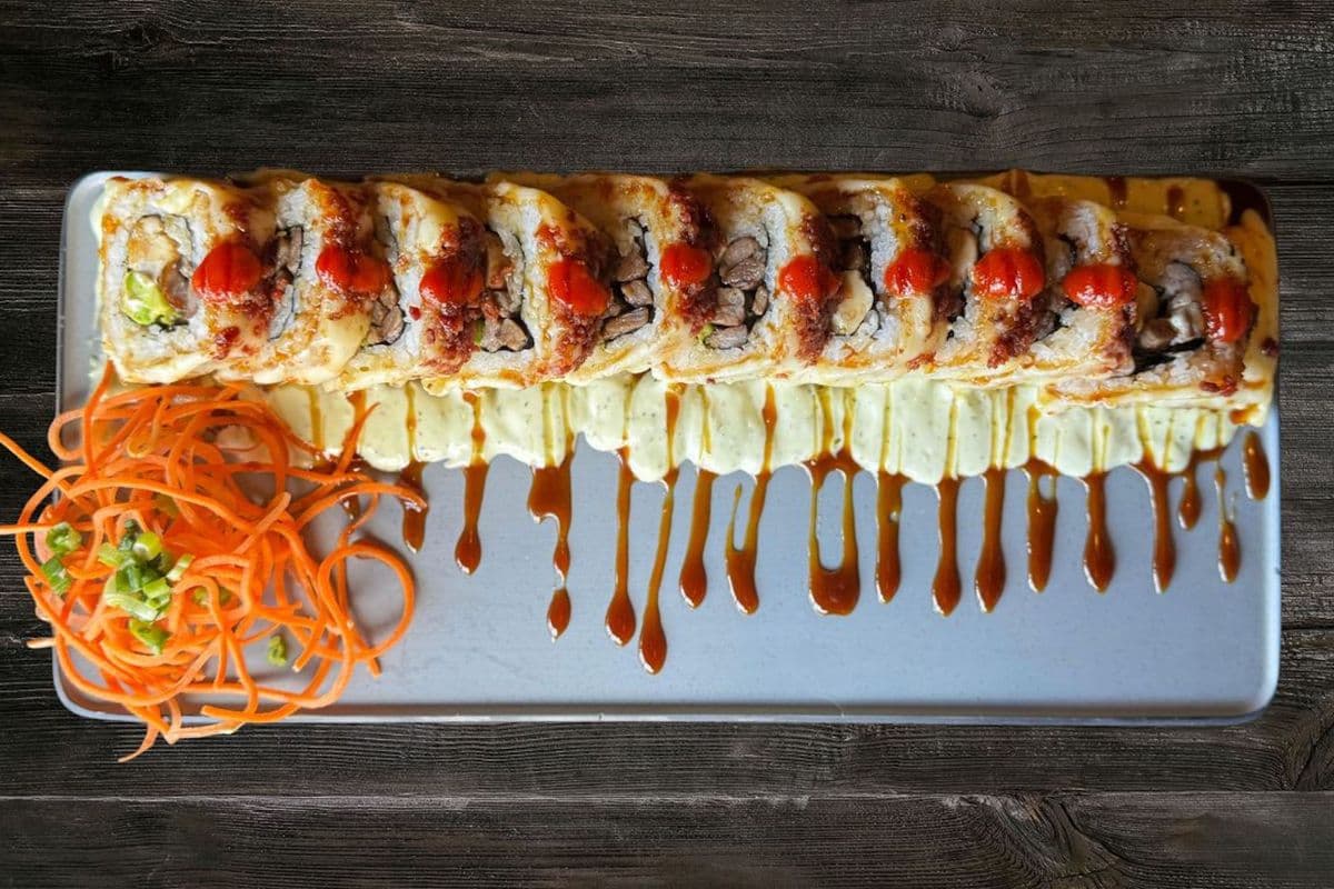 Toronto Roll (12 pcs)
