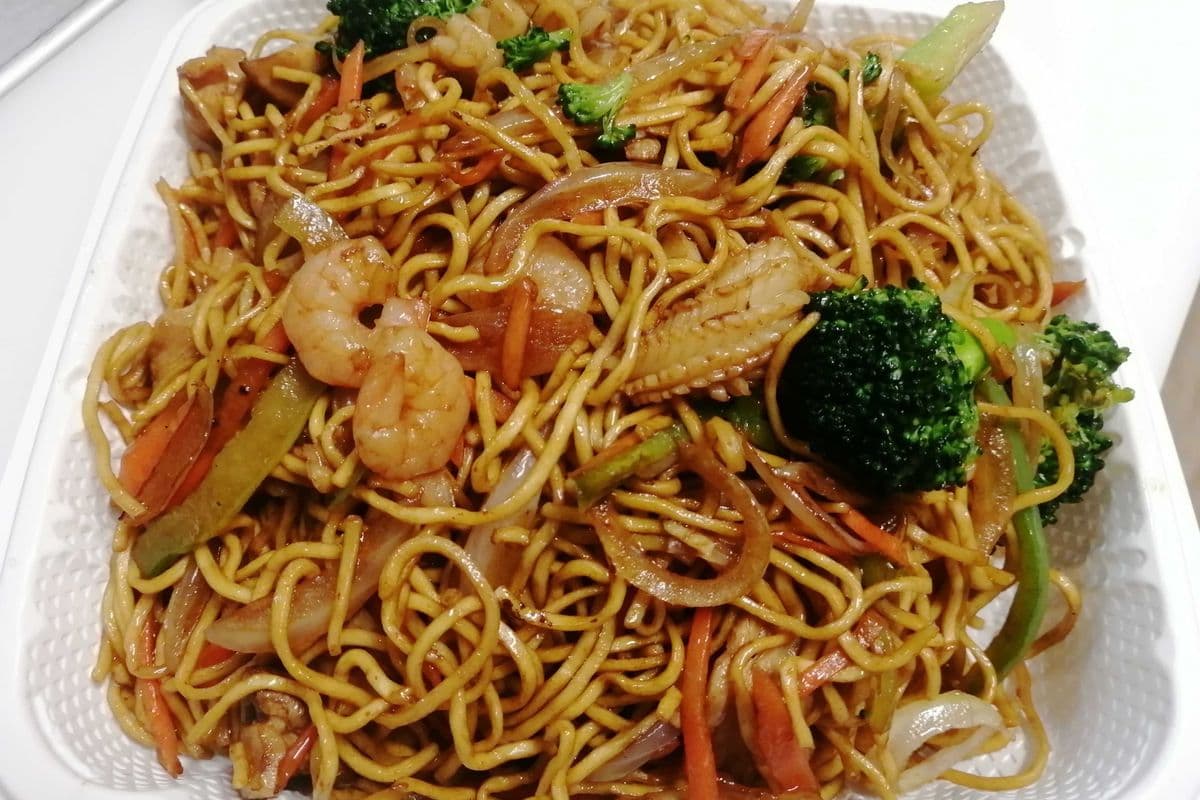 93. Seafood and Meat Chow Mein