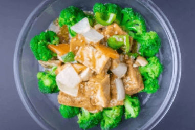 J1. Braised Bean Curd with Vegetables 红烧豆腐