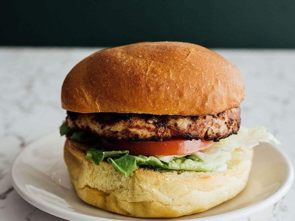 Hamburger au poulet grillé / Grilled Chicken Hamburger